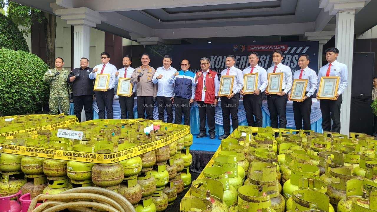 Sabet Penghargaan Polda Jatim, Satreskrim Polresta Banyuwangi Sukses Bongkar Mafia BBM dan LPG Subsidi